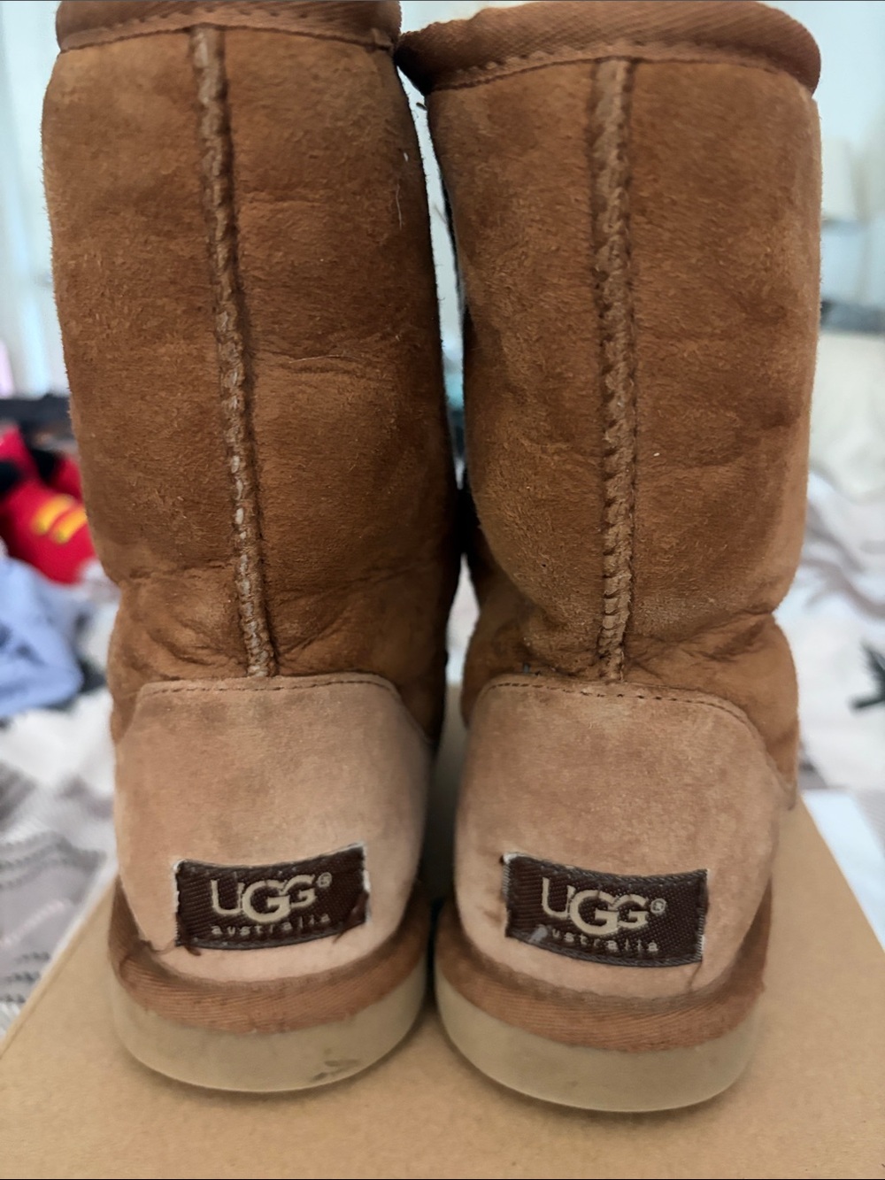 UGG Classic Short Boots - Chestnut Suede